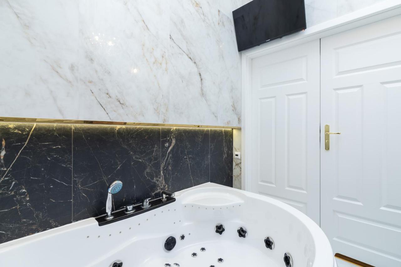 Kazimierz Studio With Jacuzzi By Renters Prestige Krasków Εξωτερικό φωτογραφία